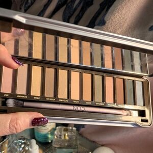 ICON eyeshadow palette